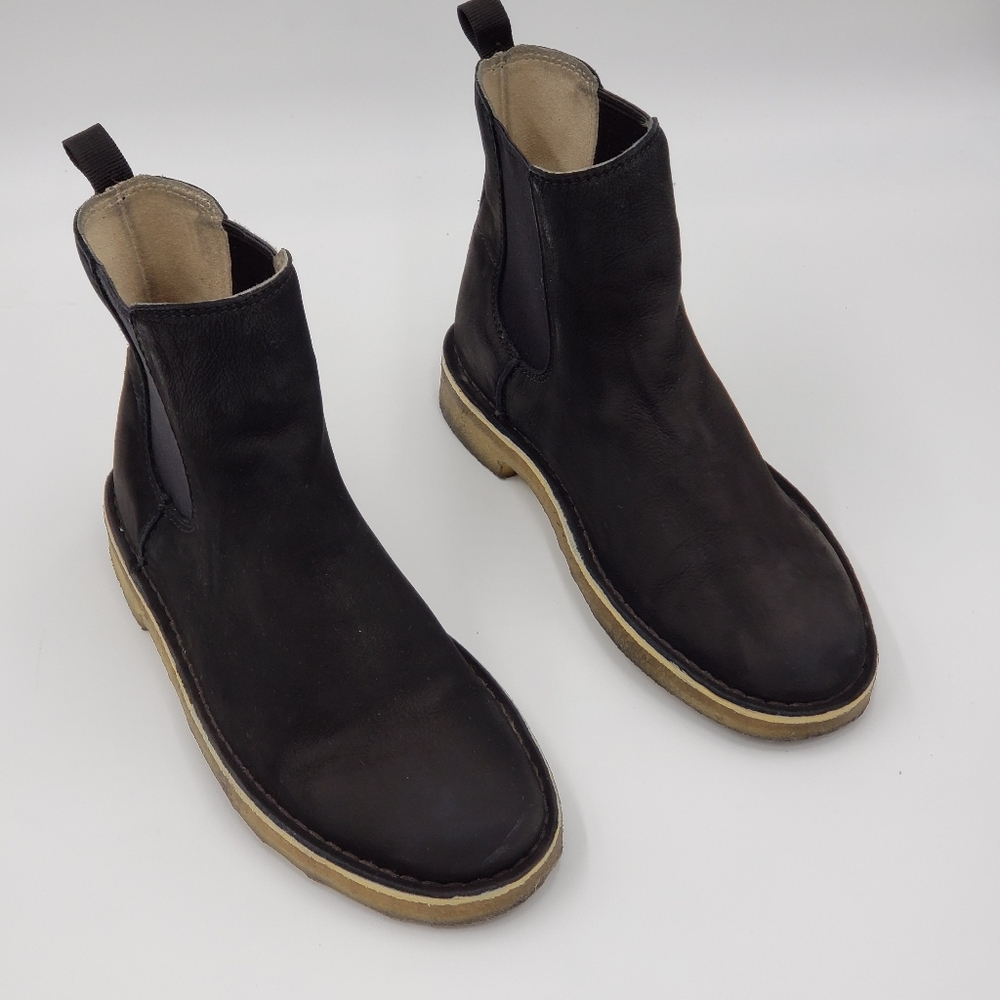 Clarks Women's Desert Peak Suede Chelsea Ankle Boot Crepe Sole Womens Sz 8
